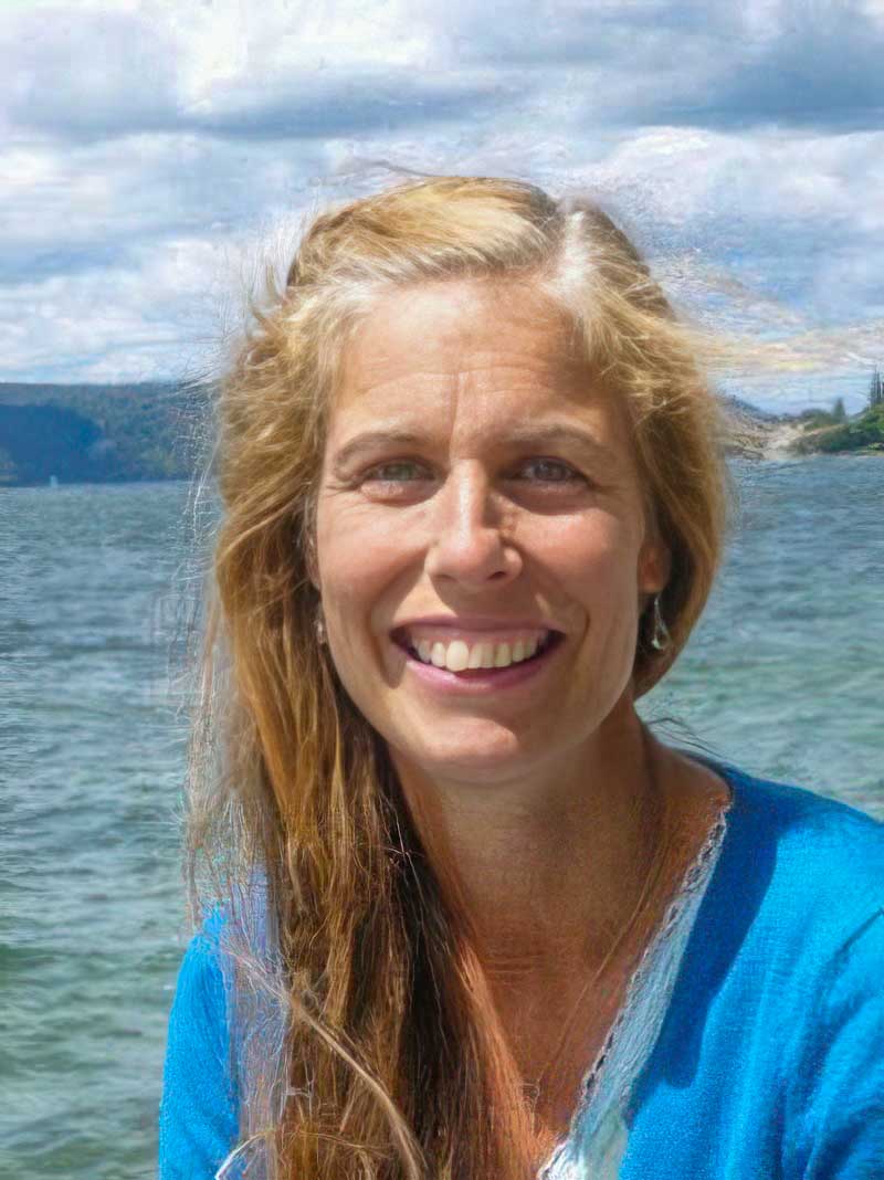 Amina Bender

